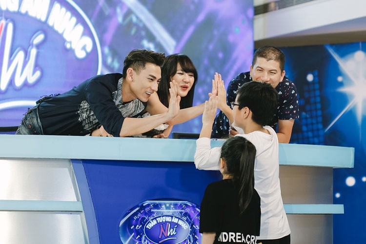 Van Mai Huong tre trung cung Isaac di cham Vietnam Idol Kids-Hinh-8